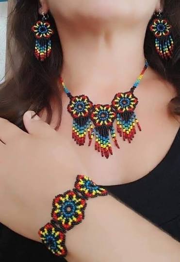 Juego de collar pulsera y aretes de arte huichol